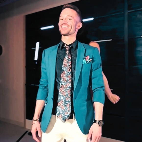 Meet your Posher, Derek! - Picture 4 of 5